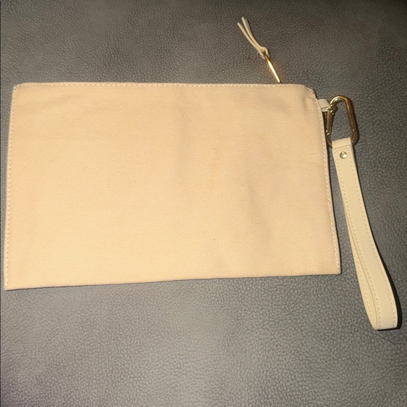 Burberry Clutch / Wristlet, brand new! - Picture 3 of 7